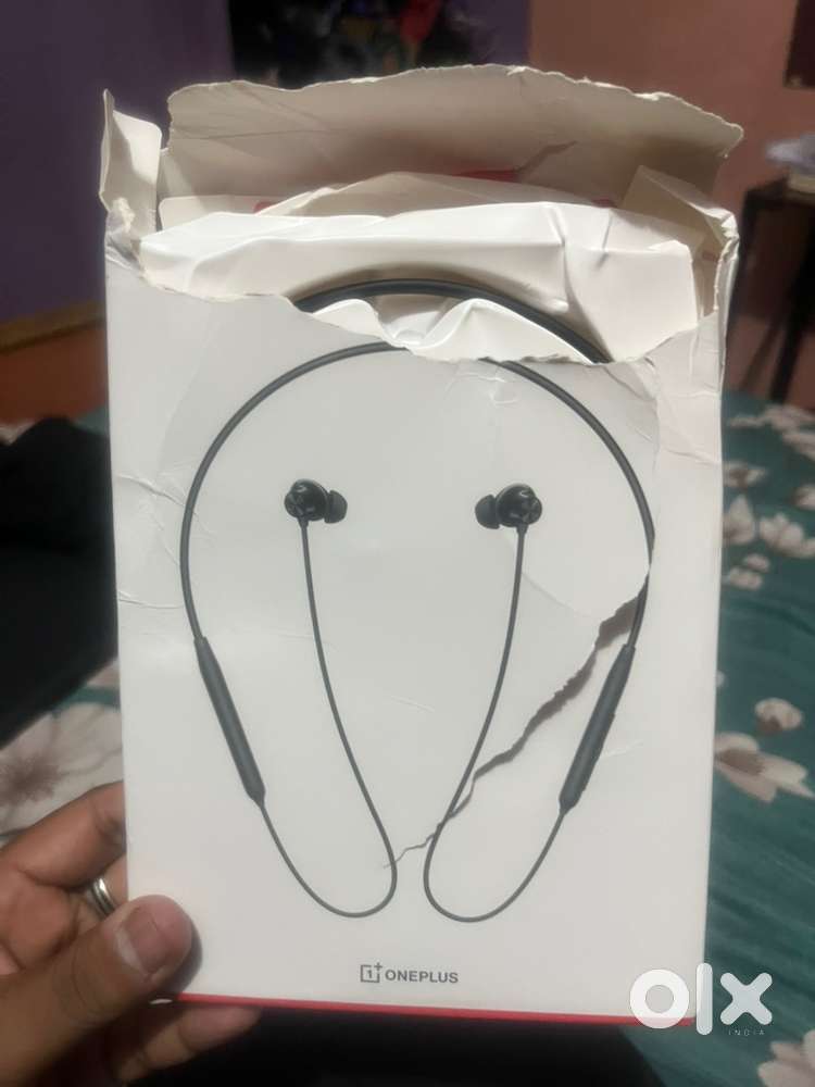 Oneplus bullets z3 neckand brand new