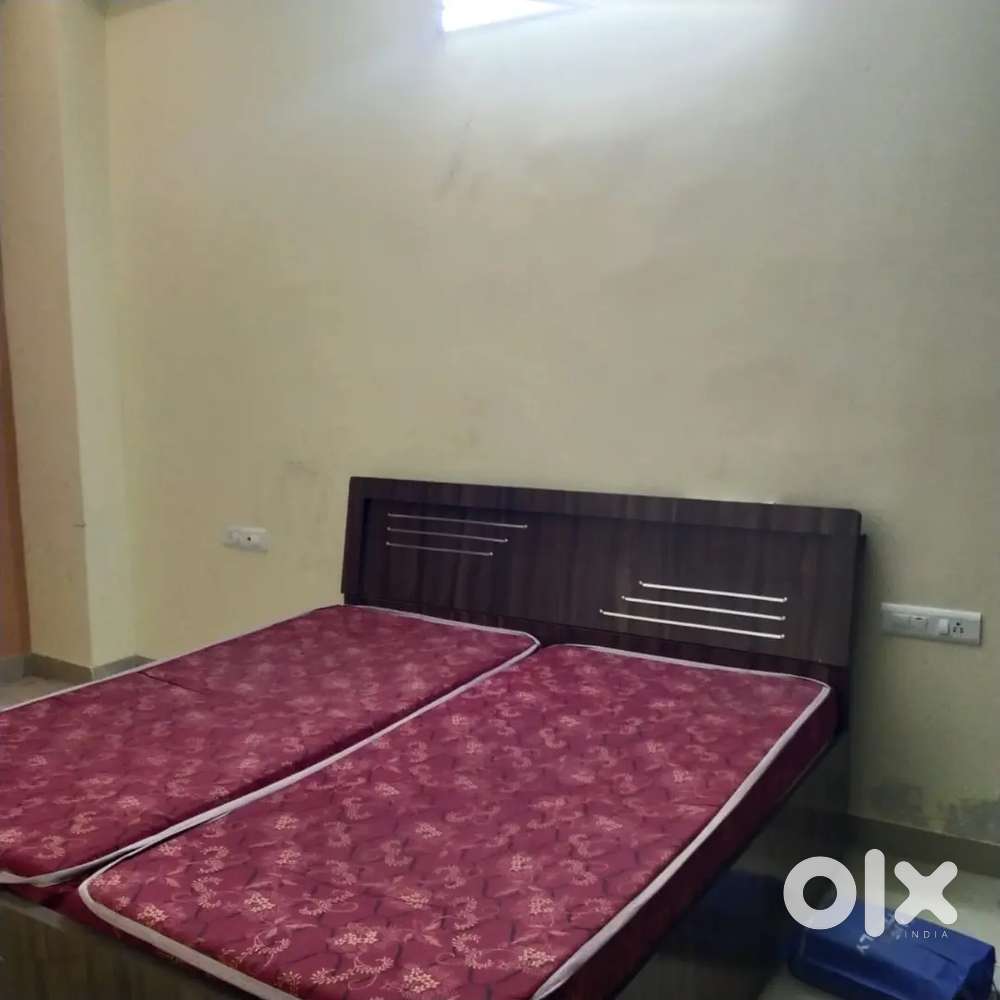 1 room available in 2bhk only for girls