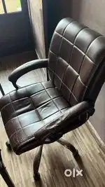 Computer table and computer chair