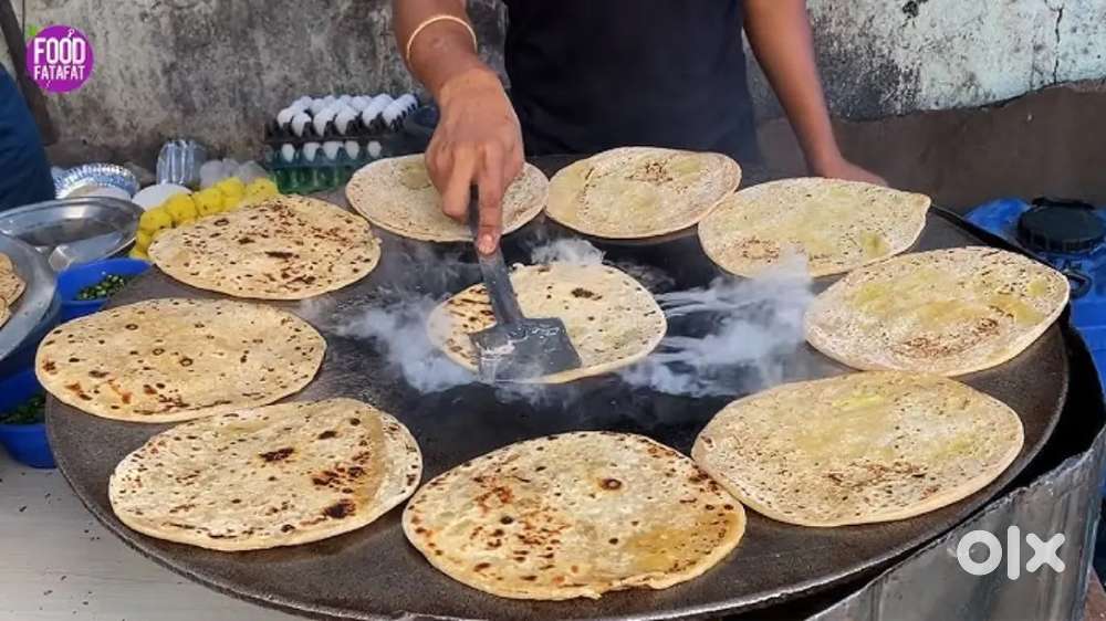 Aloo parathe / egg parathe ke liye ek cook cahiye