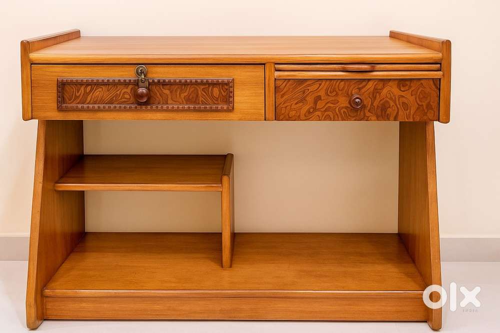 Study Table / Computer Table – Spacious & Good Condition Kanpur