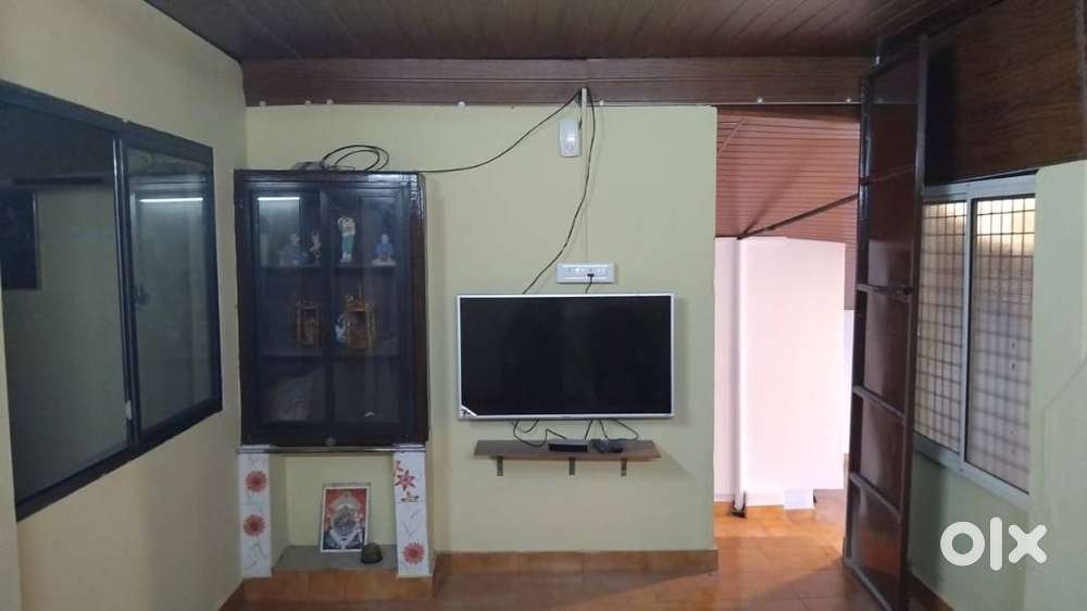 FOR BACHELORS / STUDENTS.  2 BHK SEMI FURNISHED 1ST FLOOR  . 1 AC .
