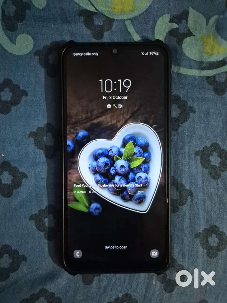 Everything is fine and battery is good condition 6/128 ram