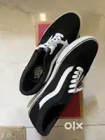 Size 8.5 - VANS Maddie Black