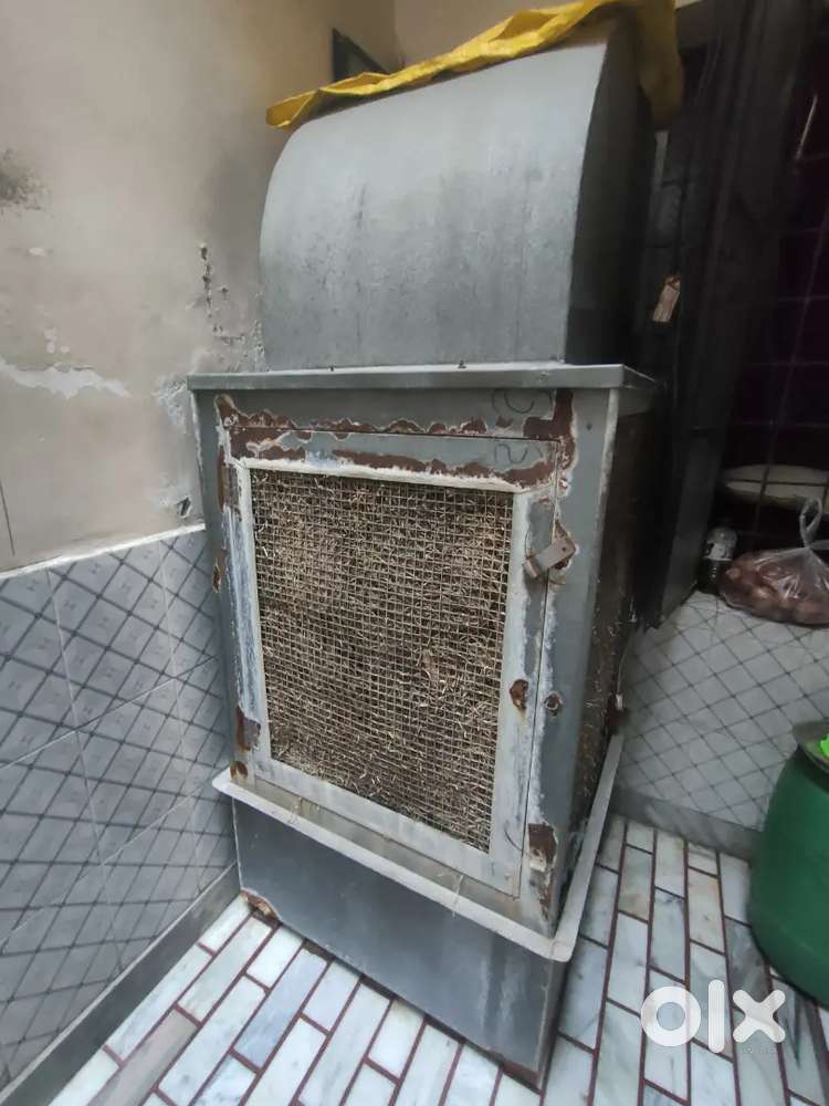 Cooler with upper duct