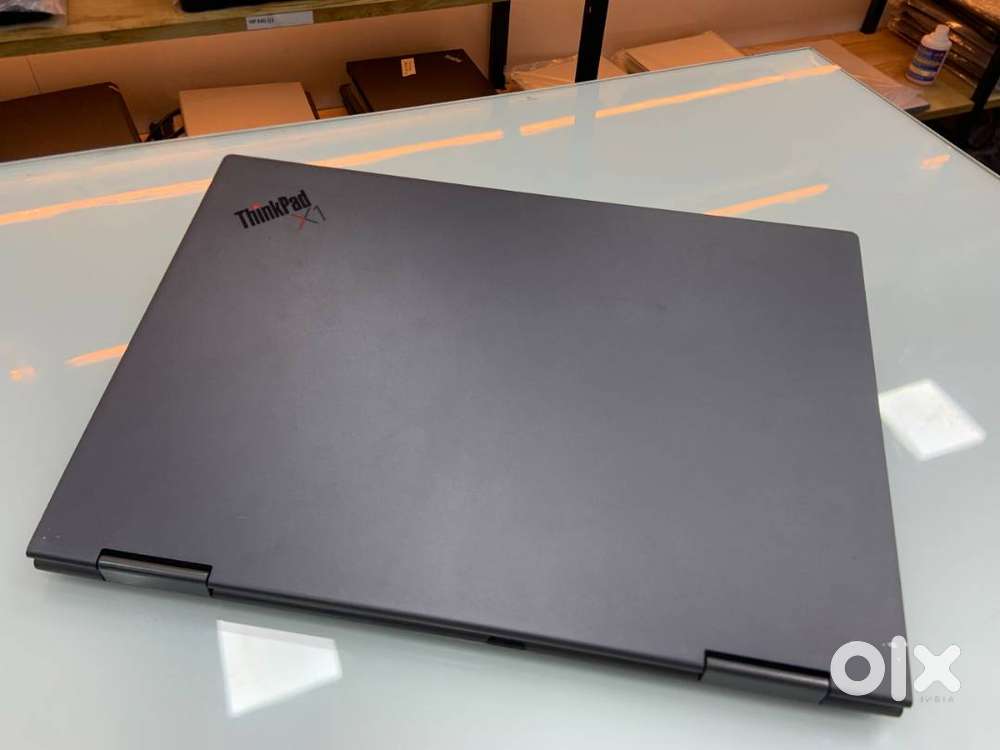 Lenovo ThinkPad X1 Yoga Gen5 2-in-1 Convertible laptop. Core i7-10th