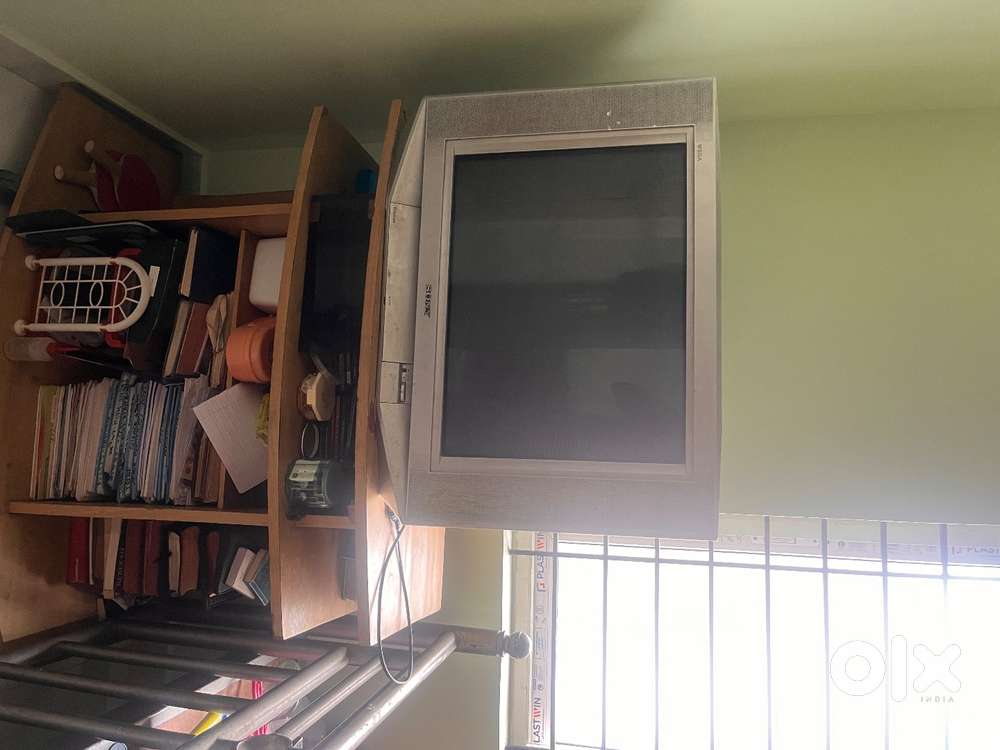 For Sale: Vintage Sony wega Trinitron TV - Perfect for Retro Gaming!