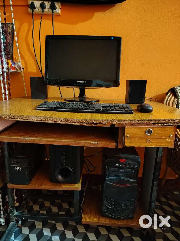 Desktop computer set