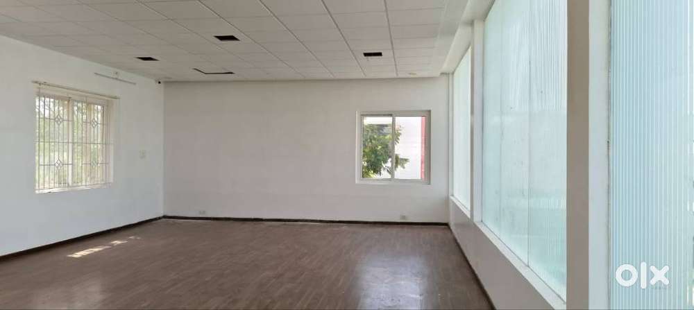 Spacious commercial office for rent-ideal for bussiness in kadampadi