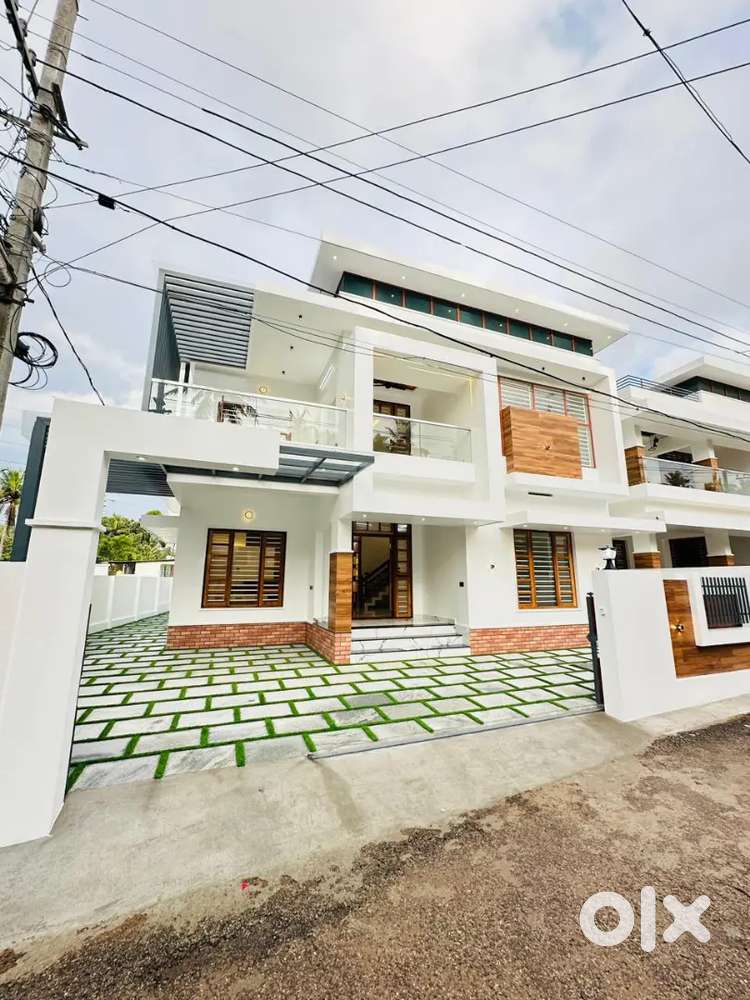 5cent 4bhk peroorkada Vazhayila Tvm