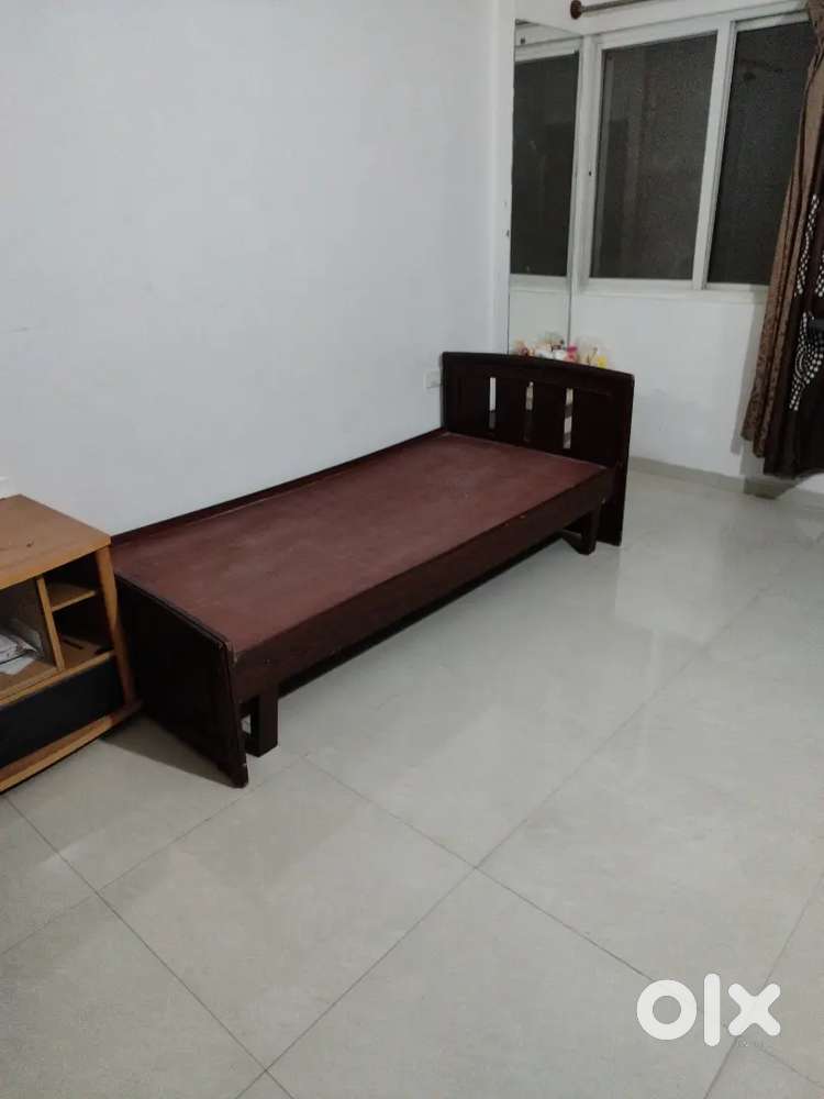 Single bed 78x36 inches solid wood