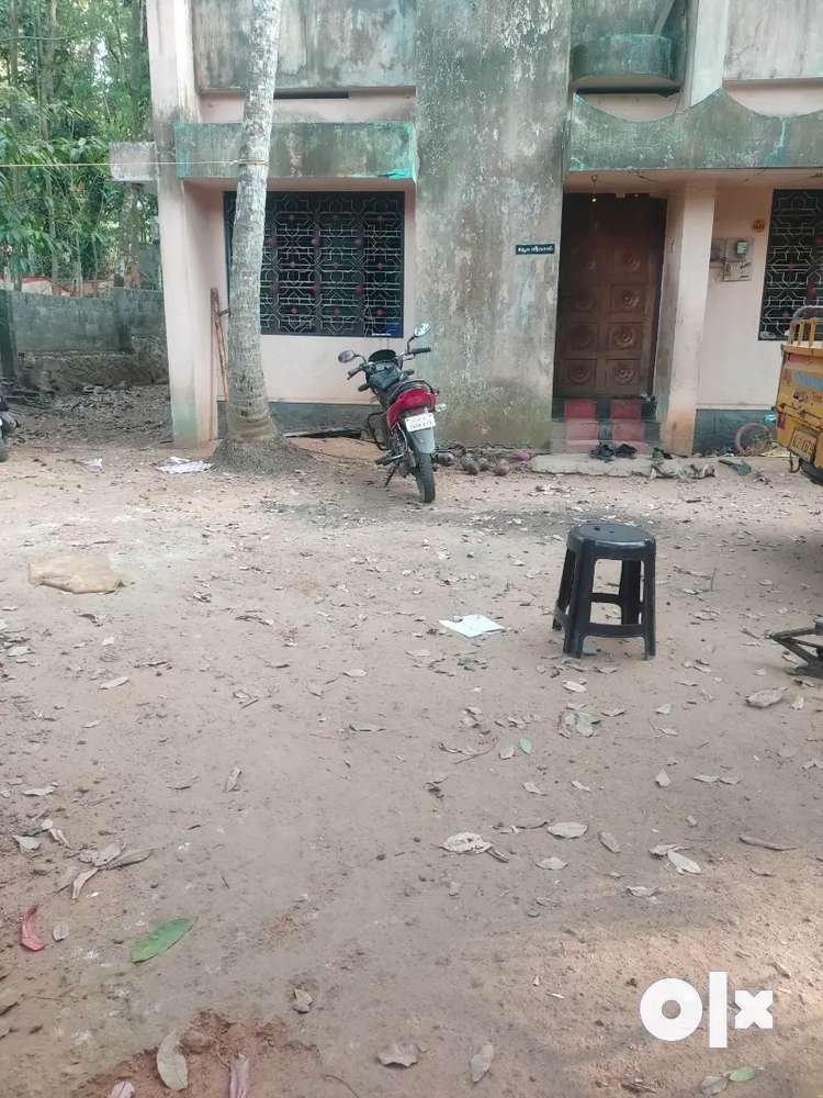10 cent plot of land with house at kottukonam near Narani