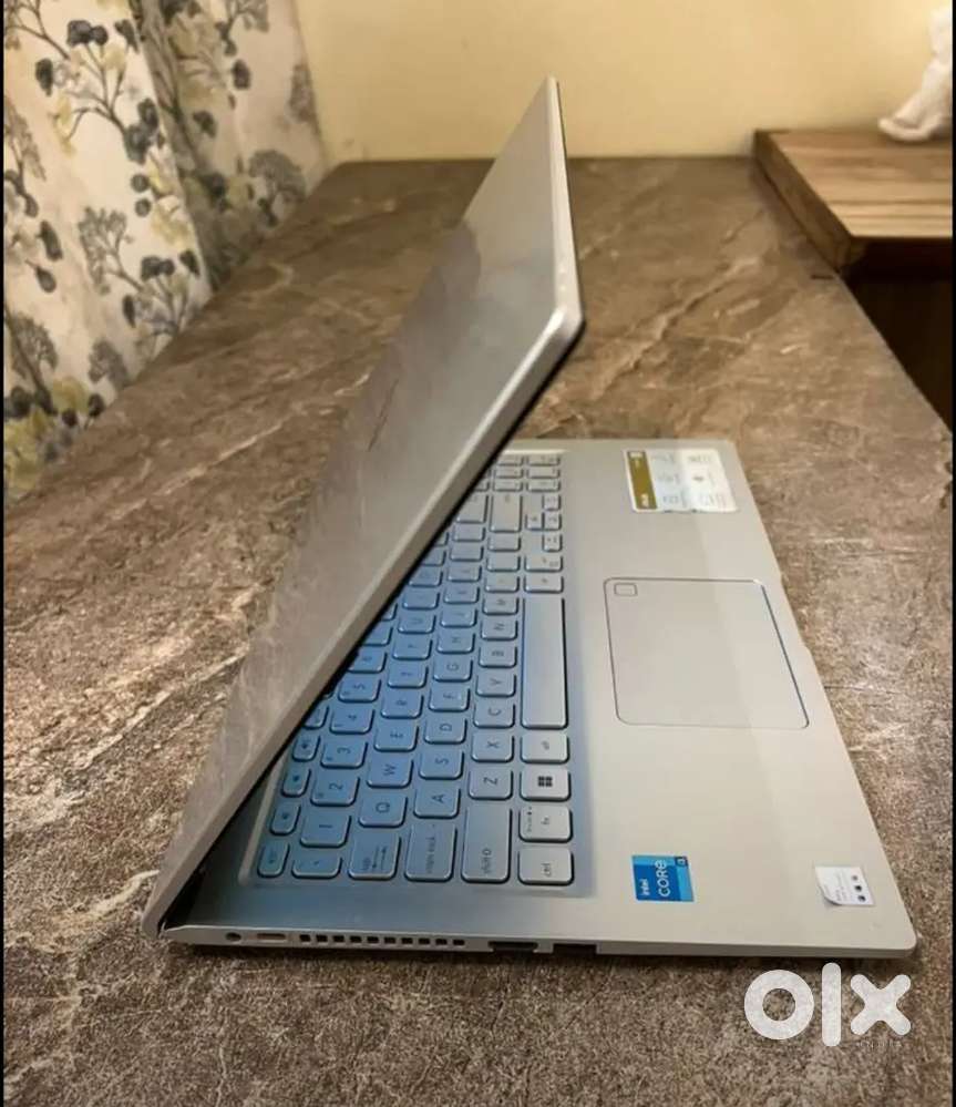 Asus laptop i3 11zen like new