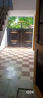 प्रीति नगर अन्ना मार्केट के पास 1000 वर्ग फिट तीन मंजिला मकान