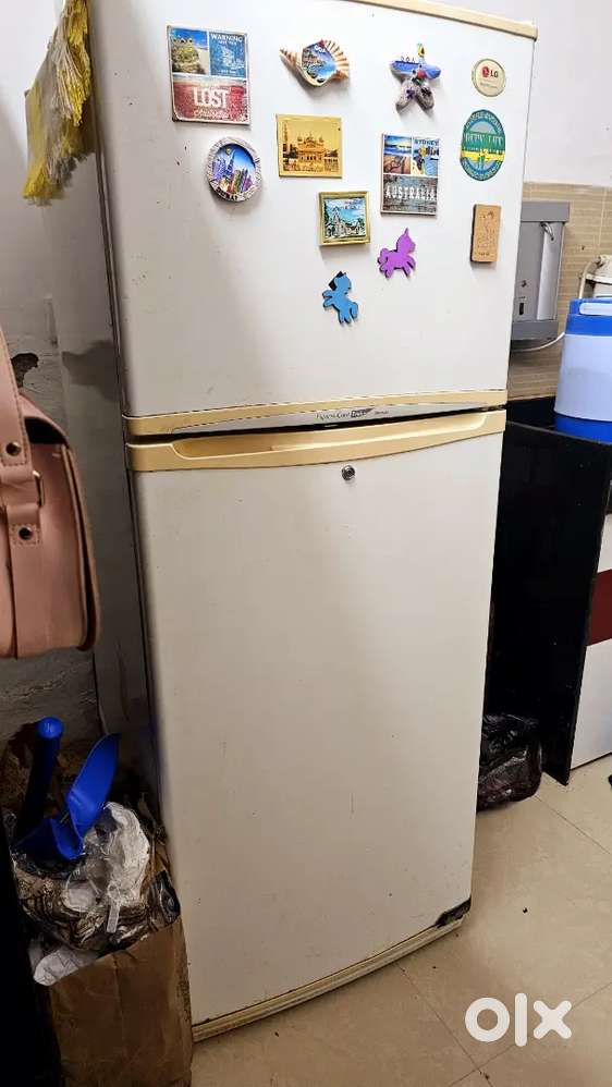 LG FRIDGE DOUBLE DOOR Best COOLING AND CONDITION
