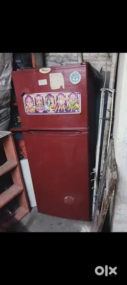 फ्रिज विकणे आहे