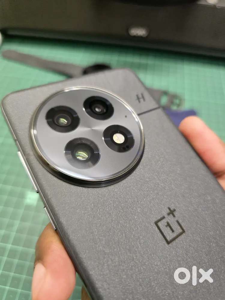 OnePlus 13 Black – 12GB/256GB – Warranty till Jan 2026 – Urgent Sale