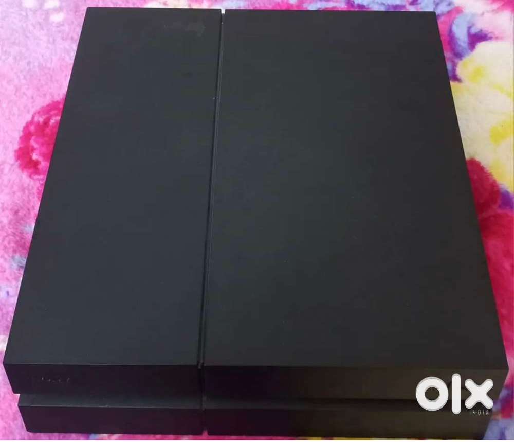 Sony Play Station Ps4 1tb storage with 3 games disc