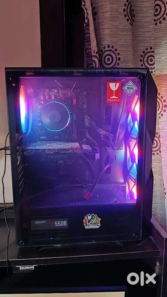 DESKTOP Pc With Monitor, keyboard and Wireless Mouse