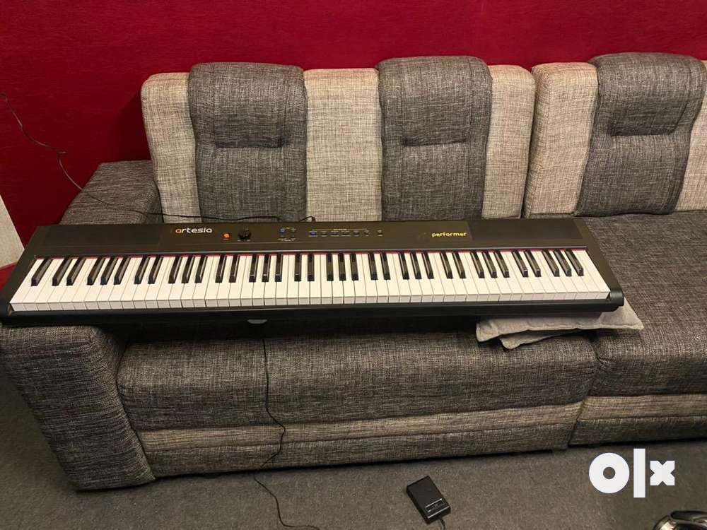 Artesia performer sleek 88keys portable piano !