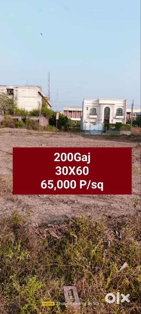 200 Gaj Plot 65000 p/sq only