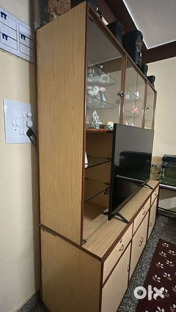 TV Unit / TV Showcase for Sale – Excellent Condition