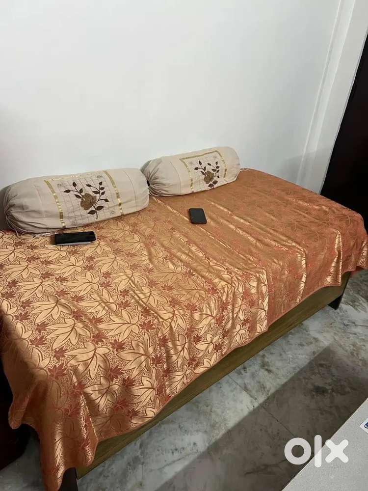 Sofa & Deewan for urgent Sale