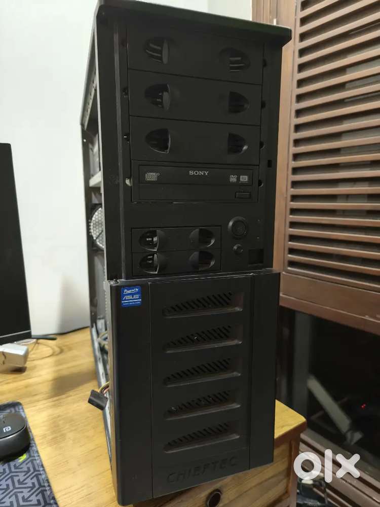 CHIEFTECH COMPUTER CABINET