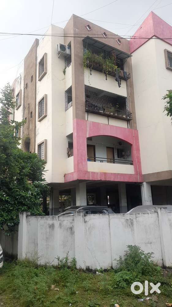 Corner flat on first floor