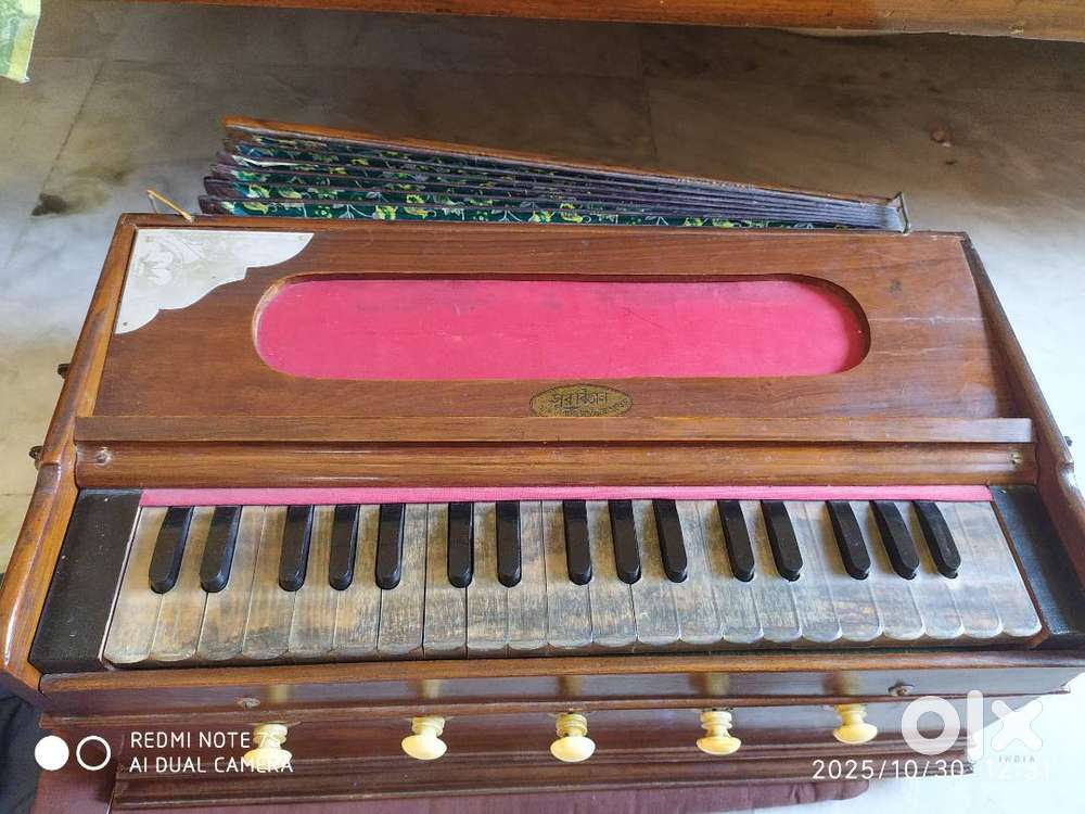 Antique Harmonium