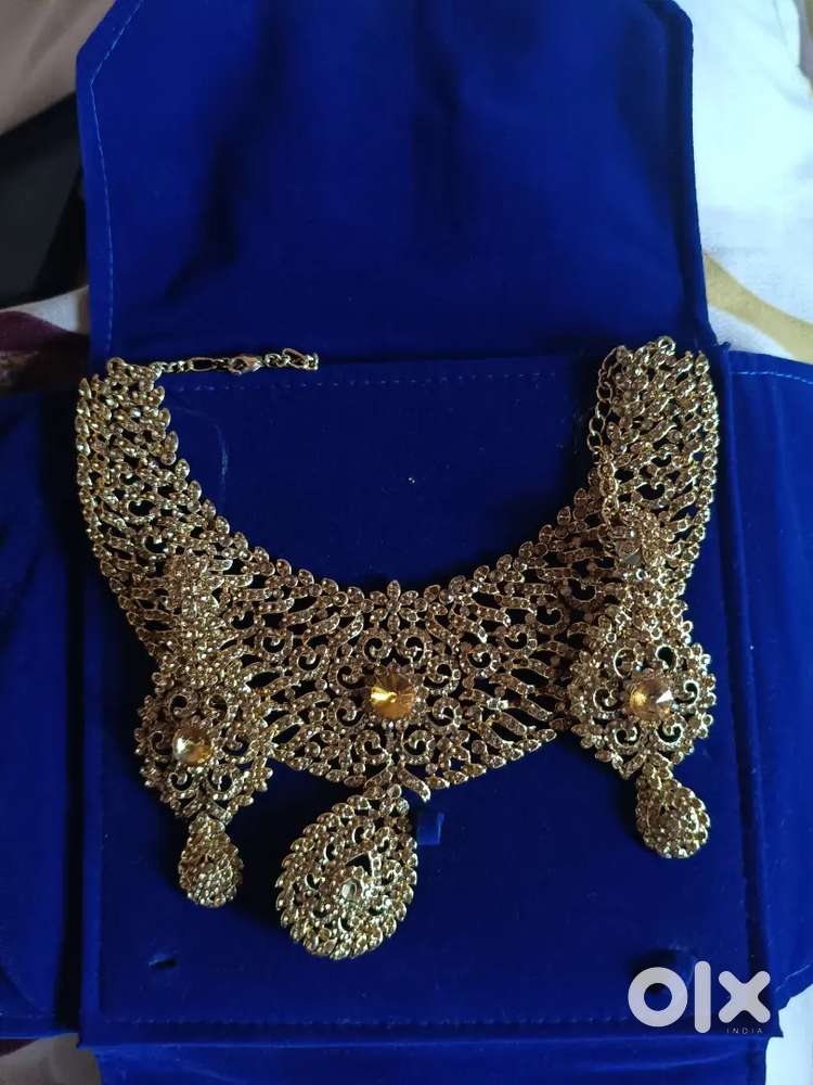 Necklace for sell price 2k