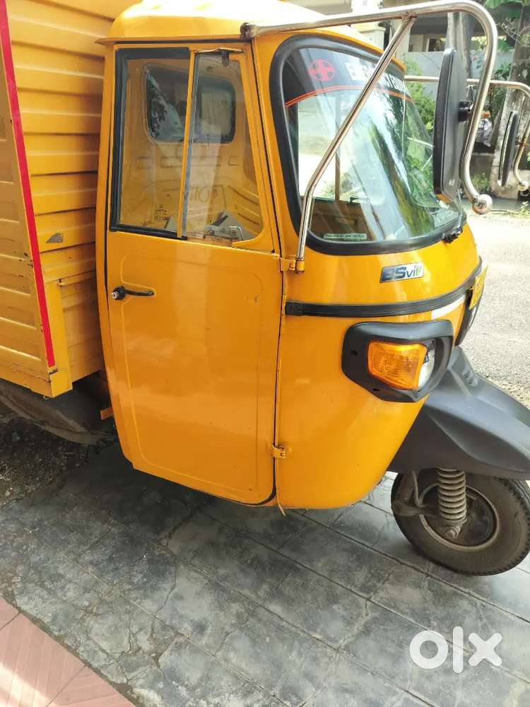 Auto driver cum delivery boy