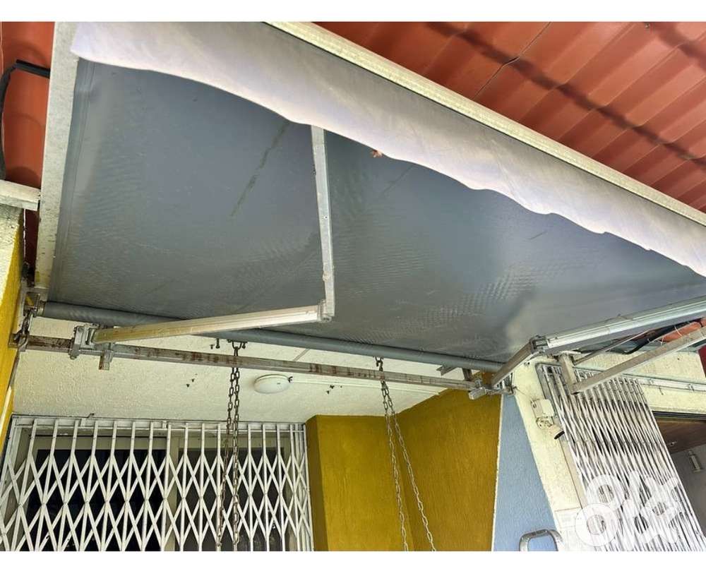 Rolling sun shade awnings