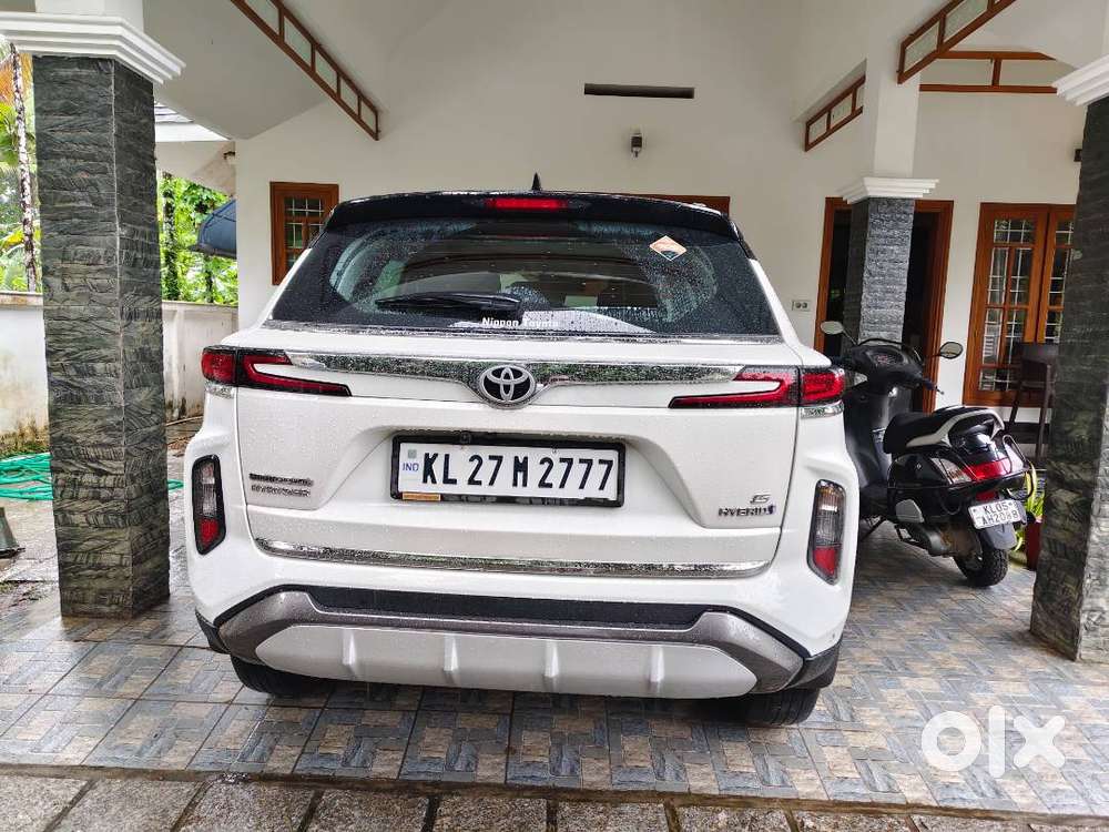 Toyota hyryder strong hybrid g varient 2023 . Urgent sale