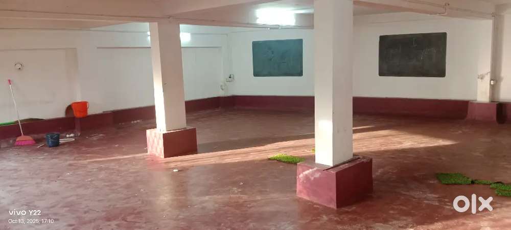 Aluva palace road frondege.1750sqft commercial space under ground rent
