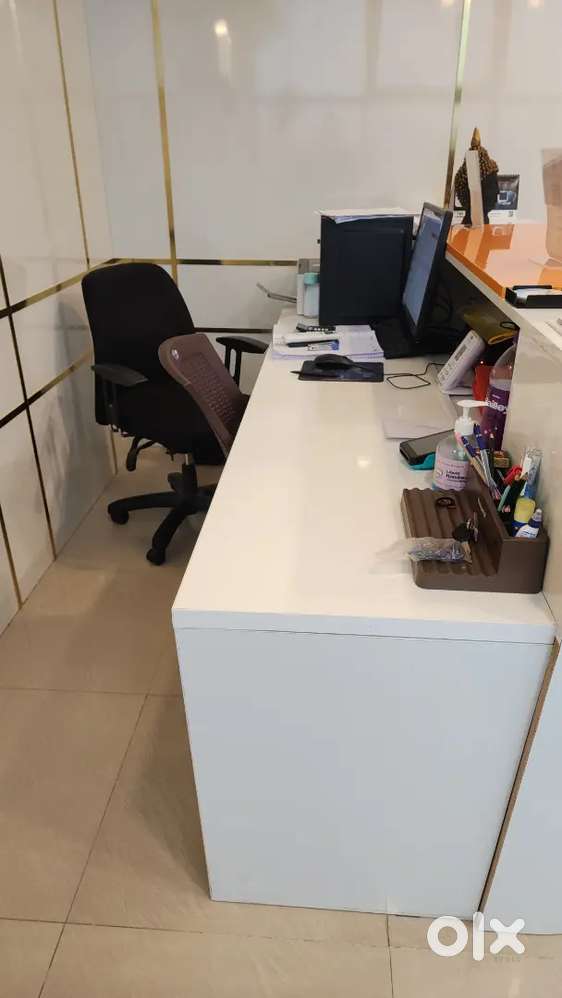 Receptionist/dental assistant