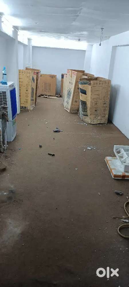 100 gaj ka hall kiraye ke liye khali hai basement