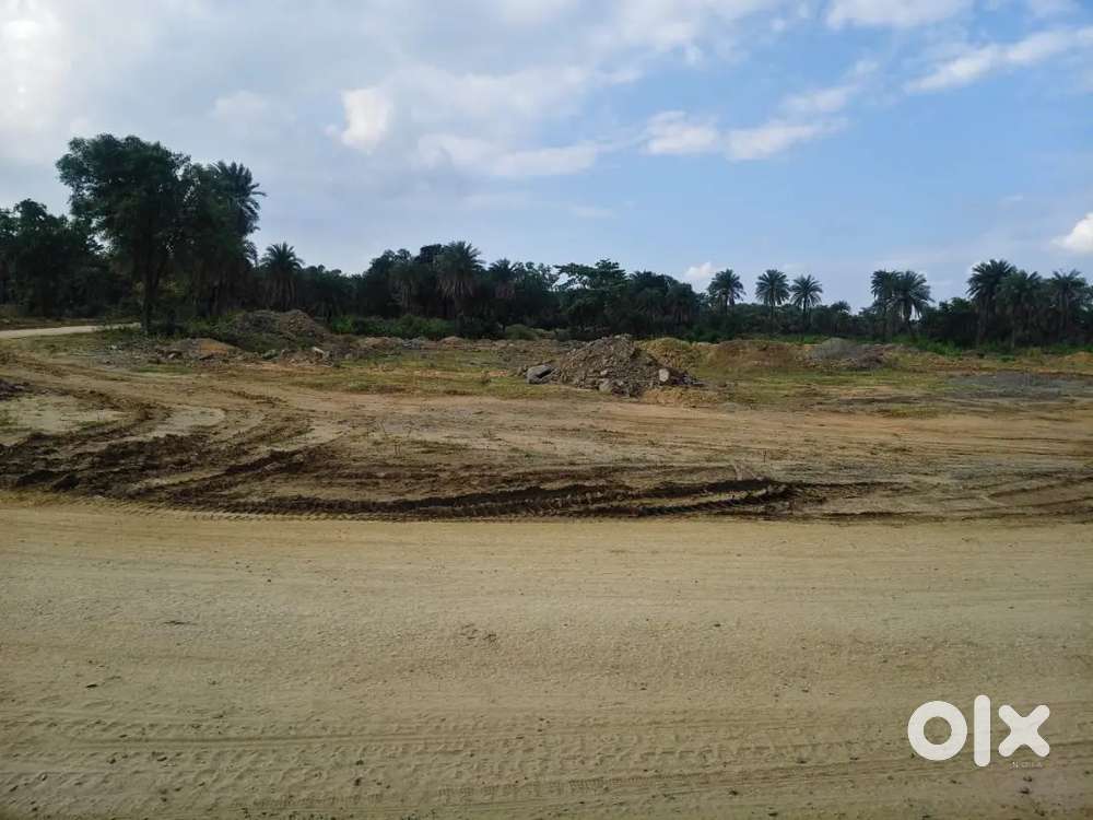 Zamin fresh hai koi lafra wala nahi hai  highway ke just paas hai