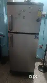 Whirlpool refrigerator 200litr