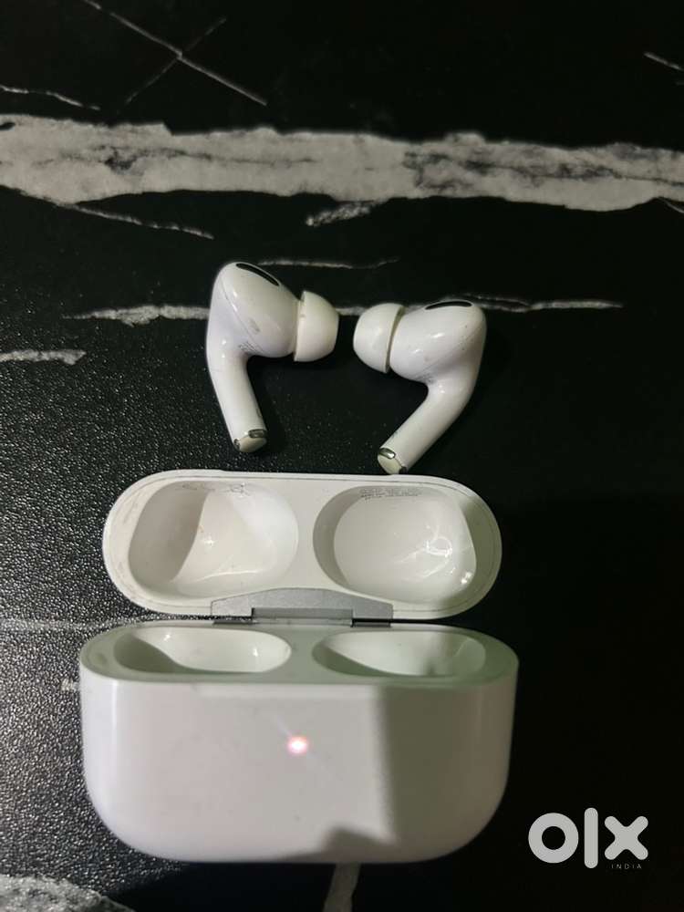 Apple AirPods Pro (1st Gen) – Original  Excellent Condition