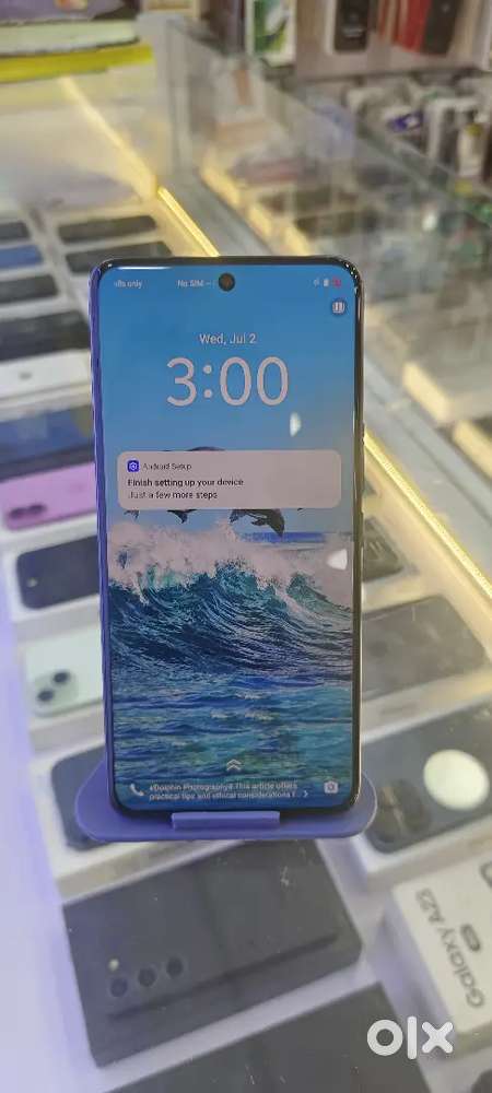 VIVO V60 8GB 256GB 1 YEAR WARRENTY REMANING FULL BOX