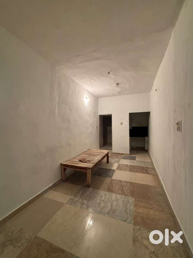 1 bedroom 1 bathroom 1 kitchen 24 hour’s water supply sufficient parki