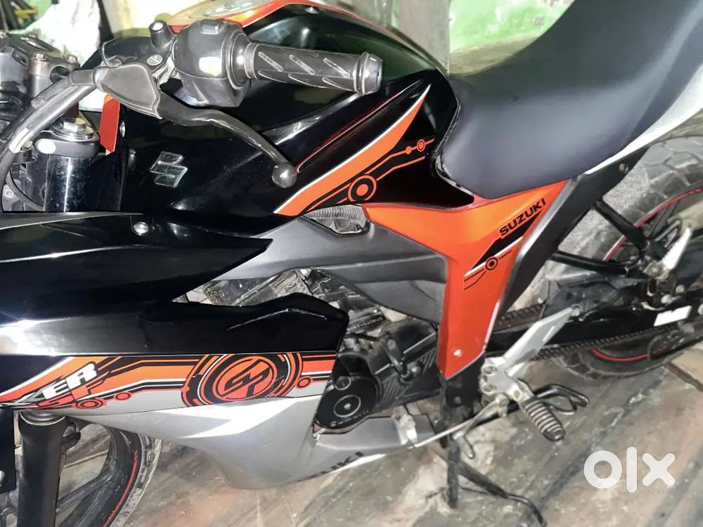 Suzuki gixxer sf fi top model Teacher's bike