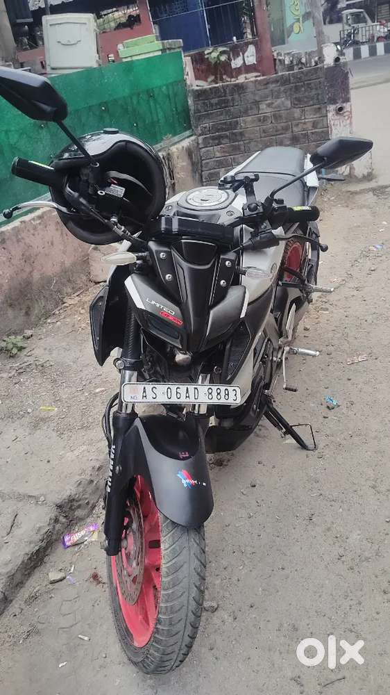 Mt 15 bs6 Mettelic White colour well maintained engine sealed