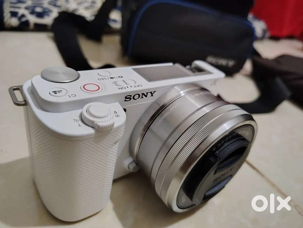 SONY ZV-E10 HARDLY USED(1 MONTH OLD) With 64gb card