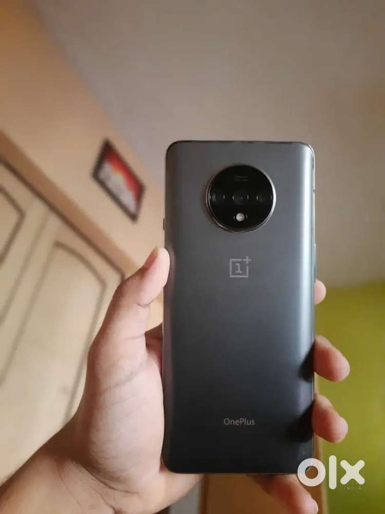OnePlus 7t no any issues camera is really best all parts is original