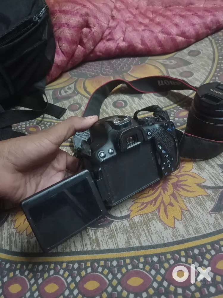 Canon 700d DSLR camera