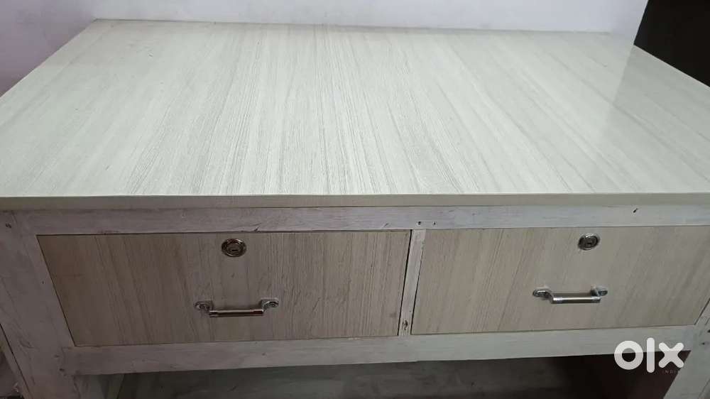 Tailor cutting table