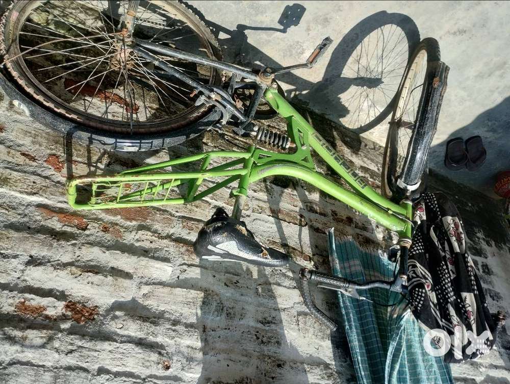 The cycle is 2023 and not any part is changed, ride only 7,8 months.