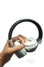 Headphone with black colour & good quality & best sound